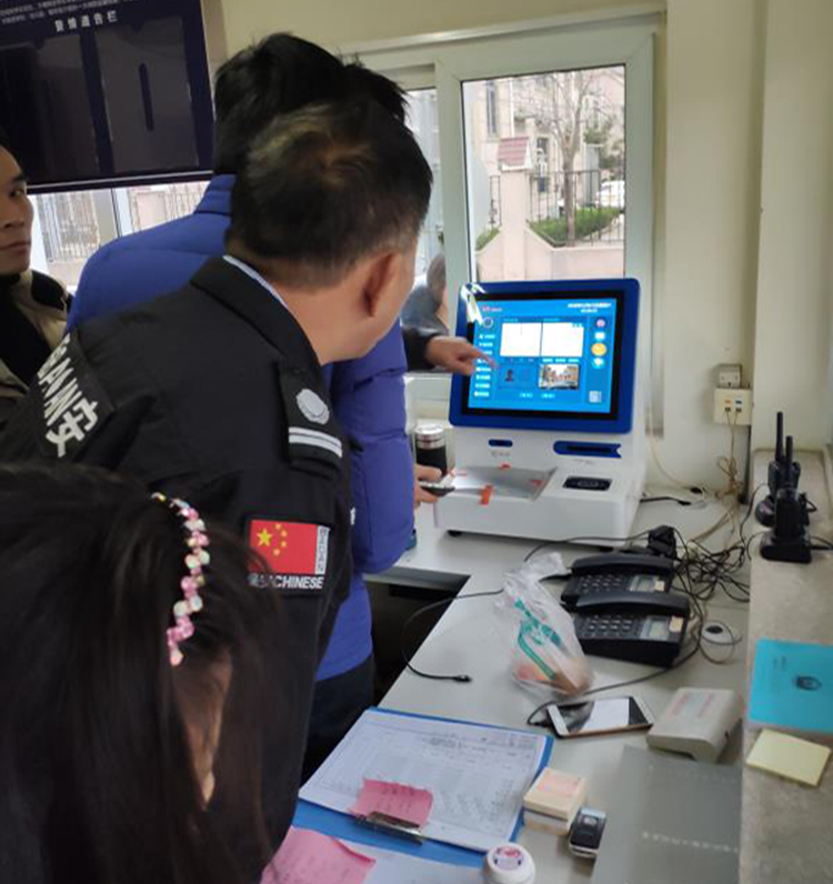 在小區(qū)出入時，悅訪客，訪客機登記訪客信息跟手工登記哪個好?